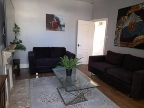 Stylish 4 bed house - 15 min to Manchester Centre